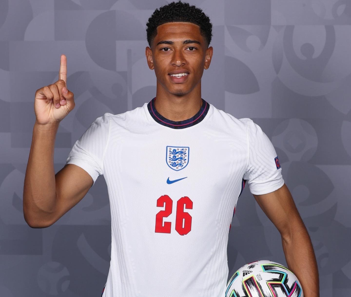 潇洒倒钩，C罗破门时的心率高达172bpm