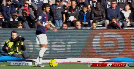 足球西甲榜首易主，冠军形势再变（西甲榜首再度易位，争冠格局重洗牌）