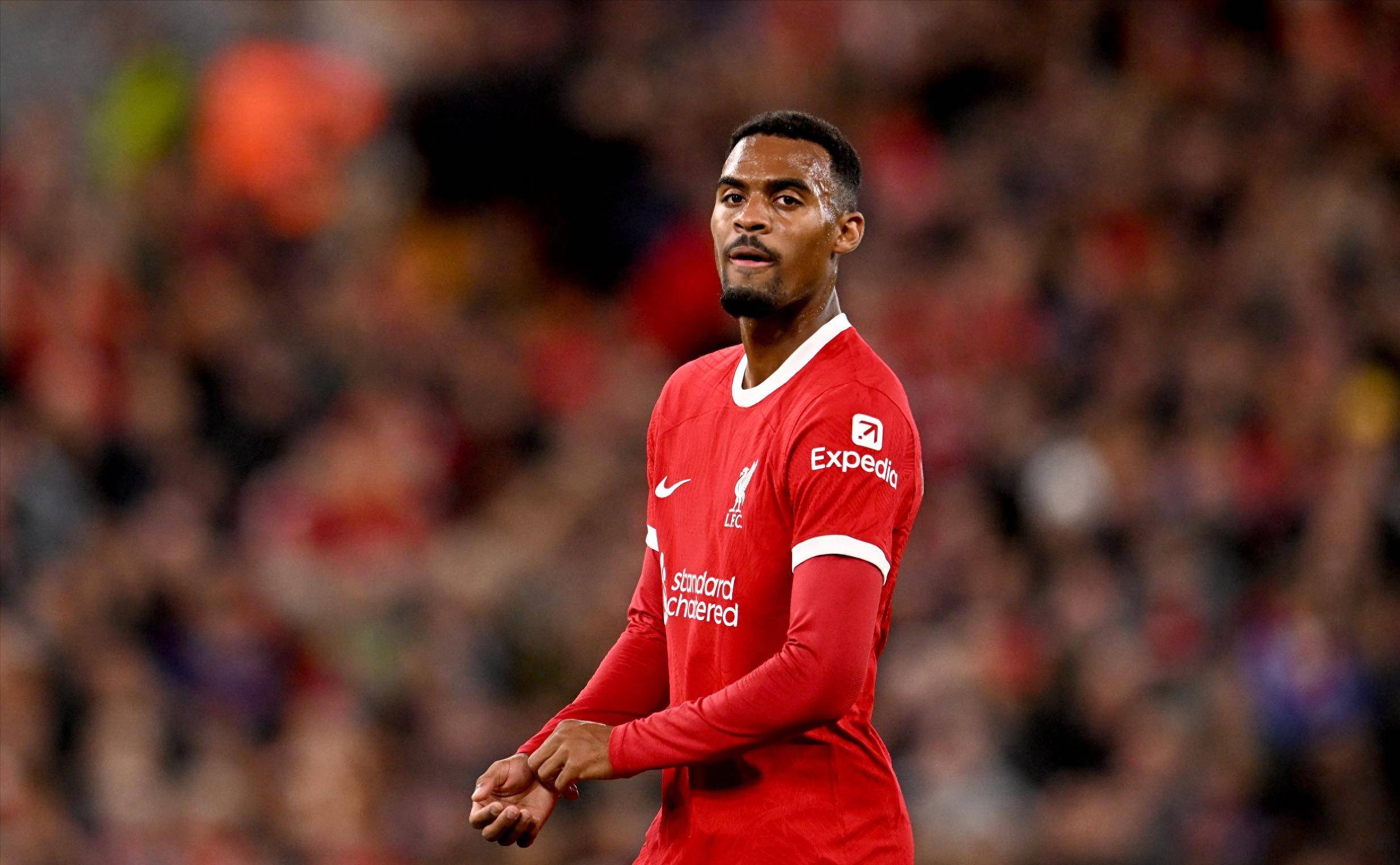 跟队：邓弗里斯很可能缺席米兰德比，奥古斯托做好顶替准备