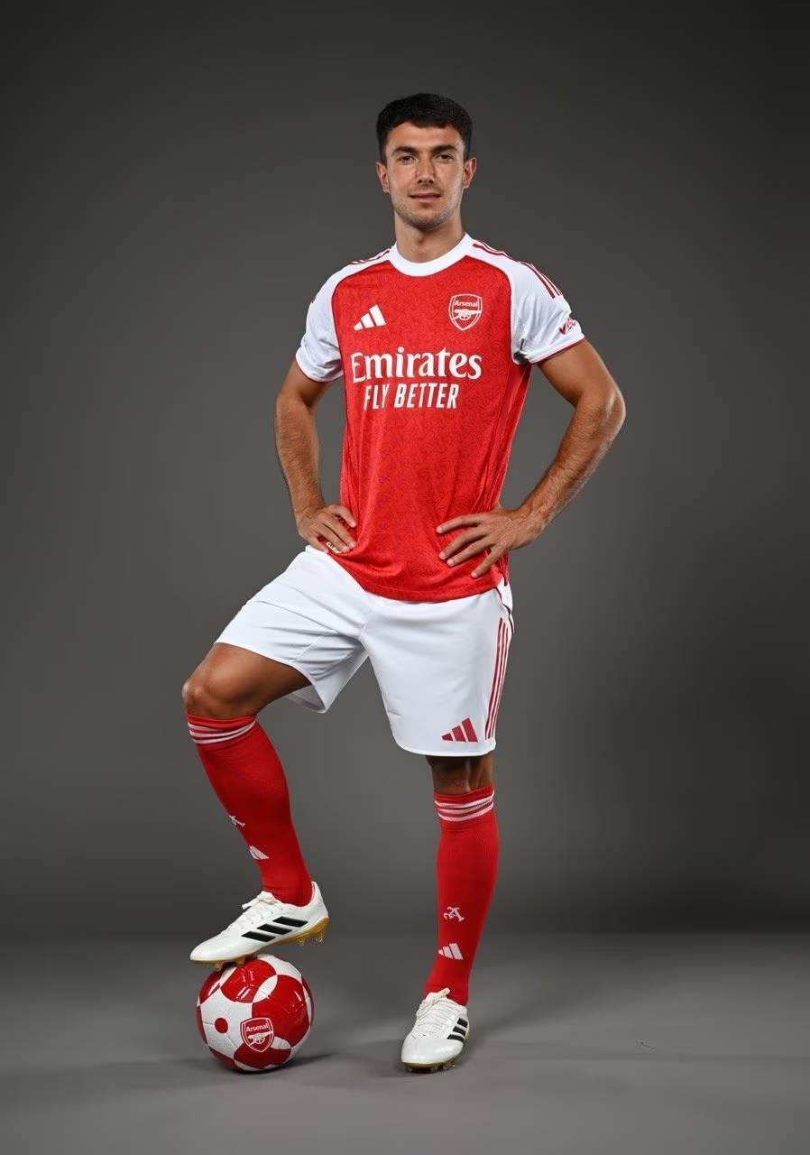 再拿一奖？法媒：登贝莱人在迪拜，是环球足球奖大热门（法媒：登贝莱现身迪拜，成环球足球奖热门人选）