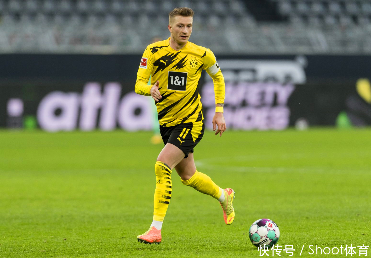 红魔内战？苏格兰丹麦生死战，3名曼联背景球员破门闪耀全场（红魔同室操戈？苏格兰对阵丹麦生死局，三位曼联背景球员先后破门抢尽风头）