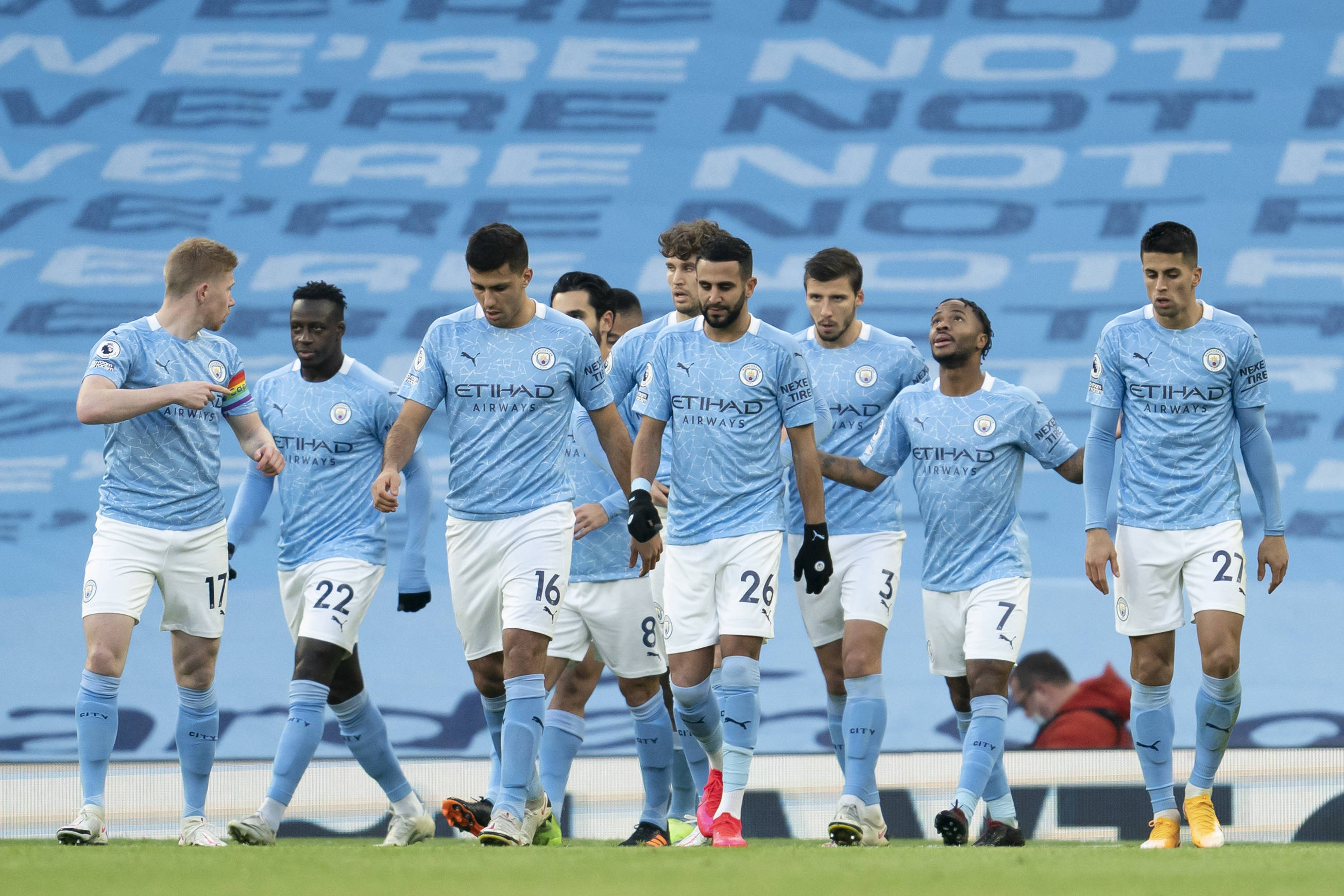 弗里克谈巴萨伤病危机，18岁库巴西创西甲传球纪录（巴萨陷入伤病潮，弗里克发声；18岁库巴西刷新西甲传球纪录）