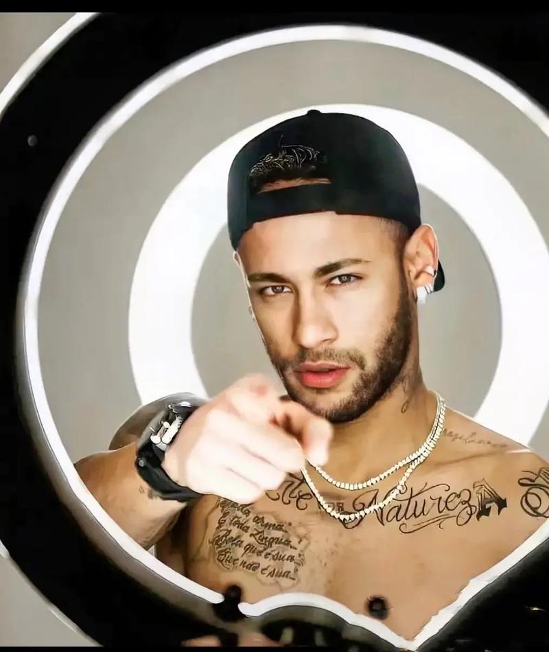 英格兰队＆曼城祝斯特林31岁生日快乐 切尔西无表示 周薪超30万镑