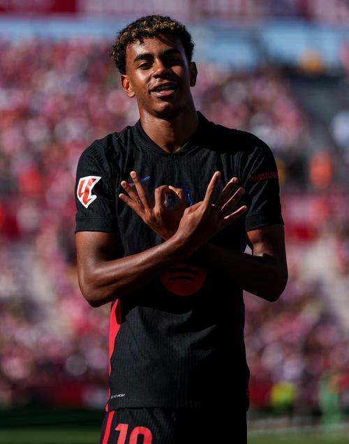 中超官方发2025赛季前四排名走势图：榜首共12次易主（中超官方公布2025赛季前四走势图：榜首位置共12次更替）