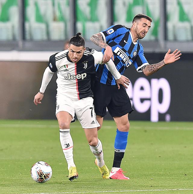 TA：尽管本轮取胜，但皇马高层仍对阿隆索执教计划存在疑虑（TA：赢球难消疑虑，皇马高层仍对阿隆索执教方案存疑）