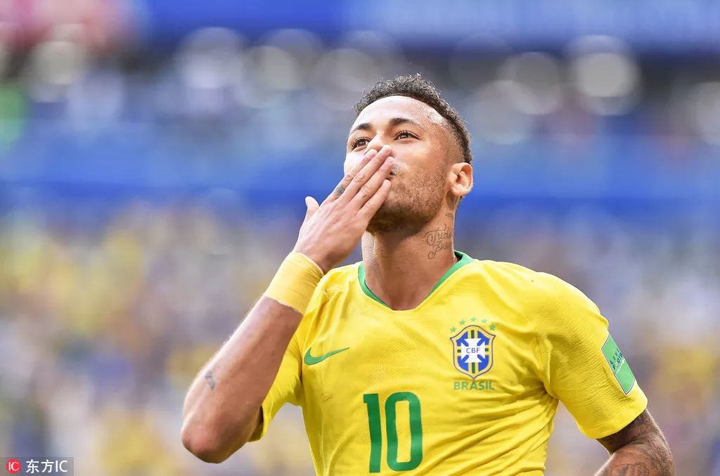 意甲战报：基恩双响，佛罗伦萨5-1十人乌迪内斯获联赛首胜（意甲快讯：基恩梅开二度，佛罗伦萨5-1大胜十人乌迪内斯斩获联赛首胜）