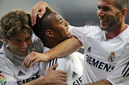 哈登：现如今每个人都在用后撤步，这绝对是我引以为傲的一点