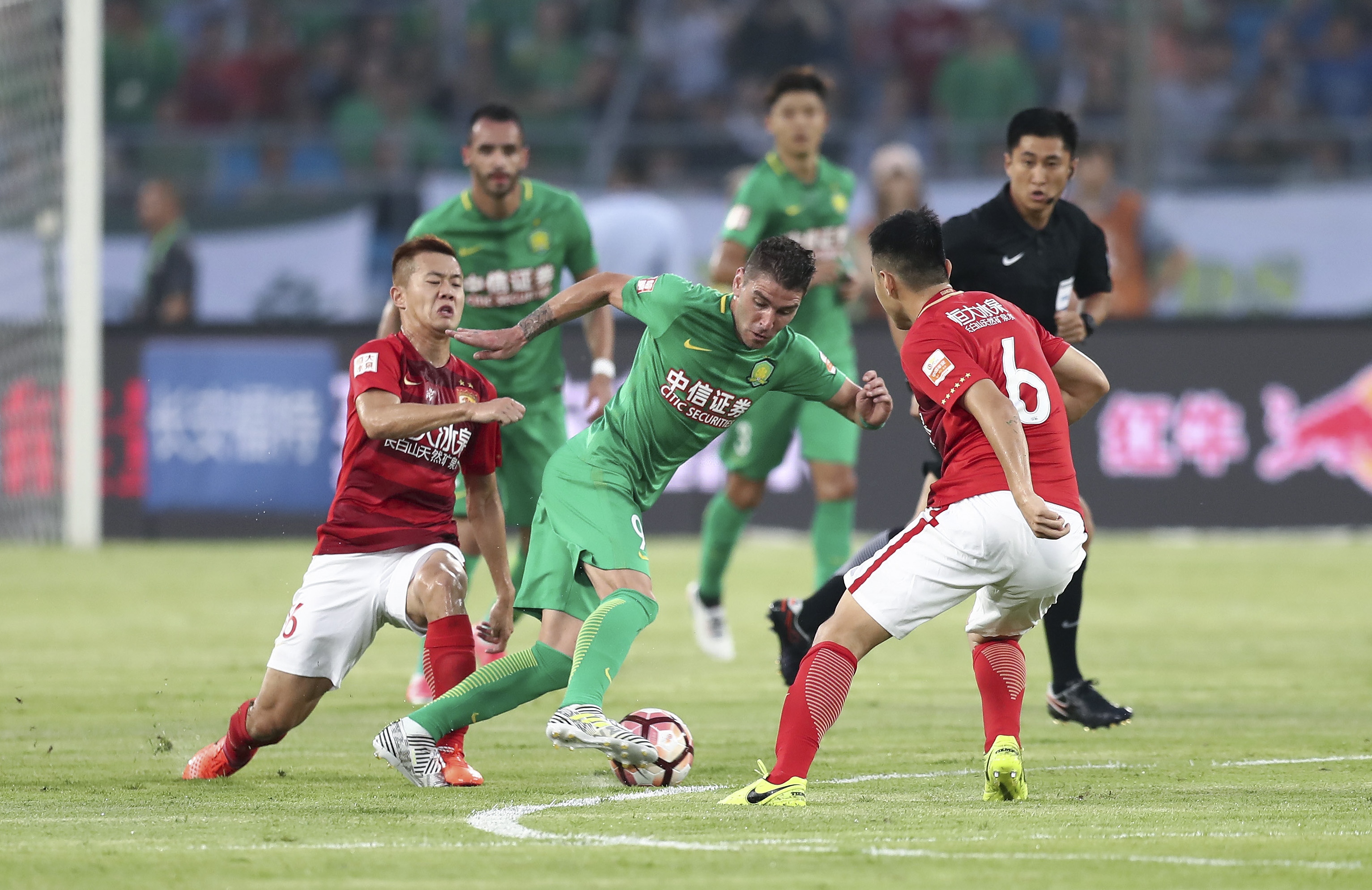 申花官方庆生海报出现低级翻译错误，将32nd写成32th