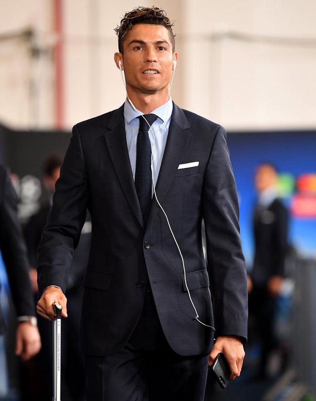 印度媒体：梅西包机因大雾滞留孟买，前往德里的行程被迫推迟（印媒称大雾致梅西包机滞留孟买，赴德里行程被迫延后）